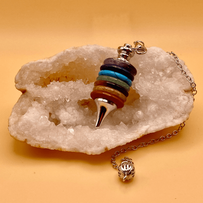 Péndulo 7 chakras anillos de minerales