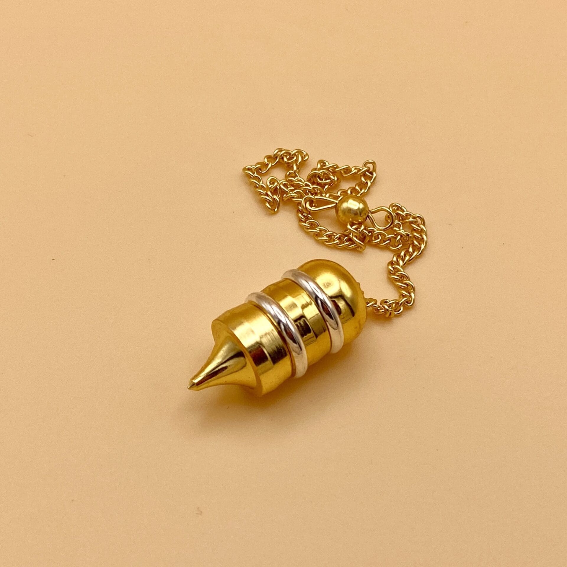 Péndulo Osiris con dos testigos y dos anillos