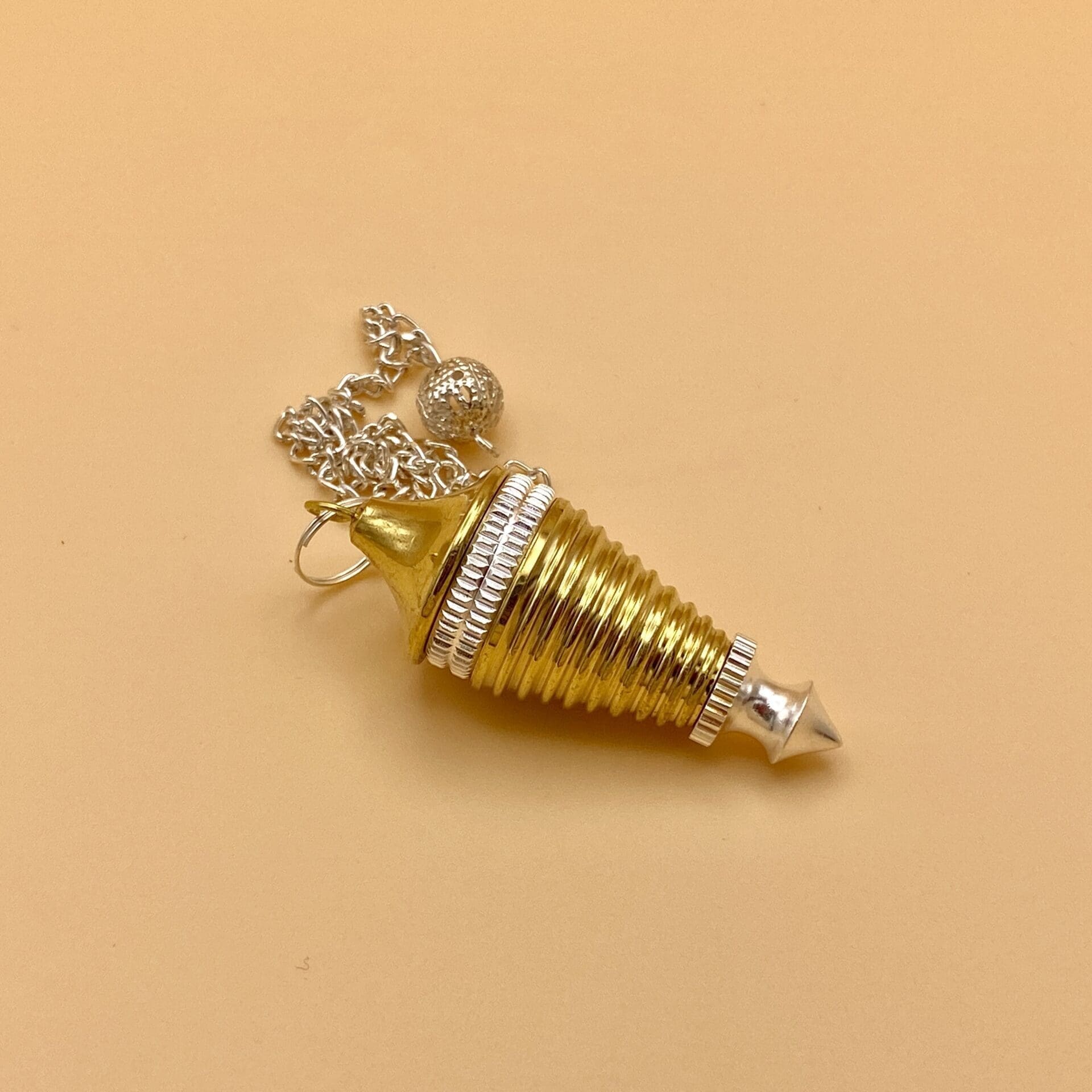 Péndulo Radión Estriado con diez anillos o baterias